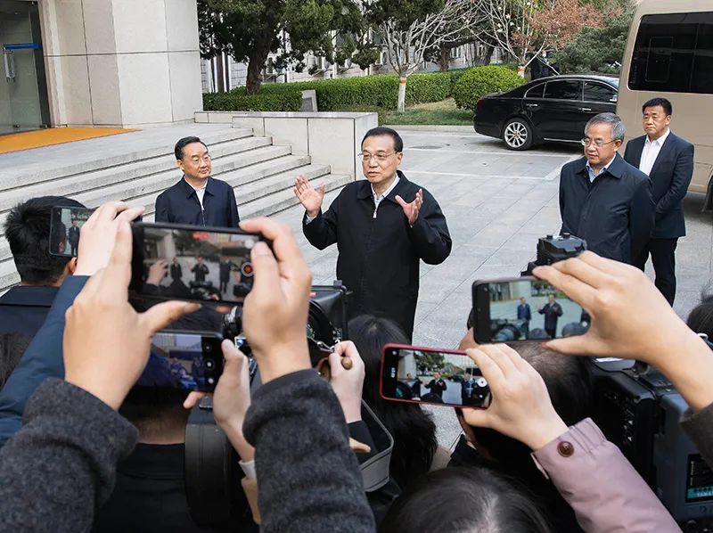 李克強考察農業農村部并主持召開座談會 李克強考察農業農村部并主持召開座談會